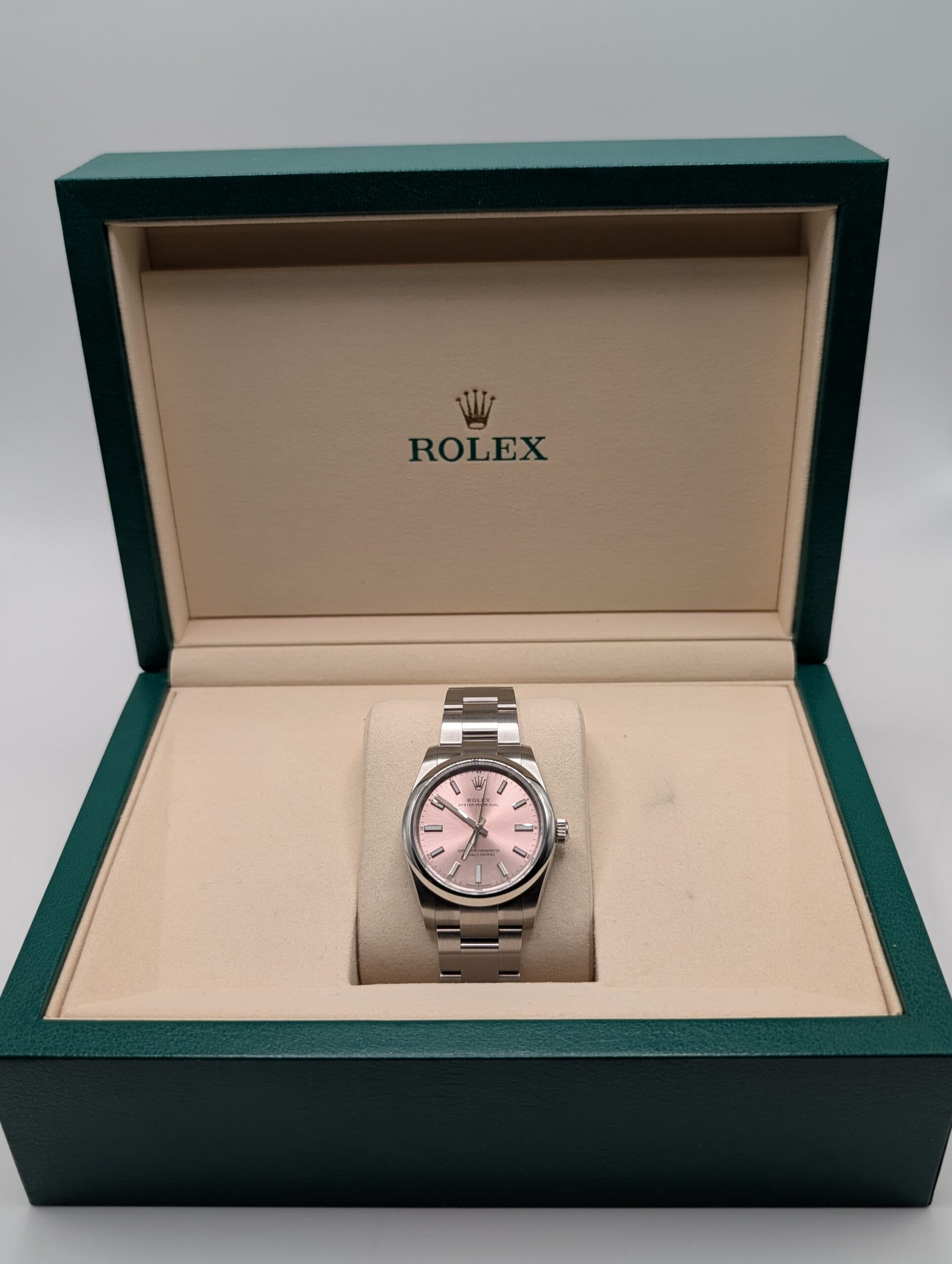 Rolex Oyster Perpetual 34 - 124200 - Front