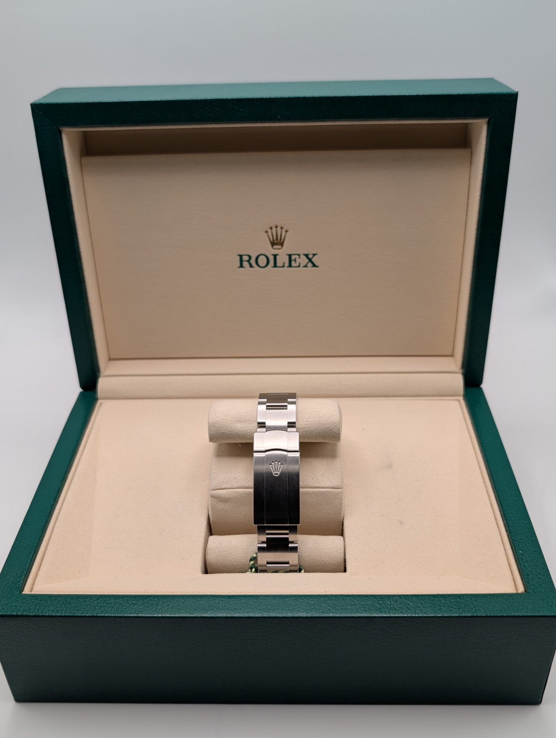 Rolex Oyster Perpetual 34 - 124200 - Back