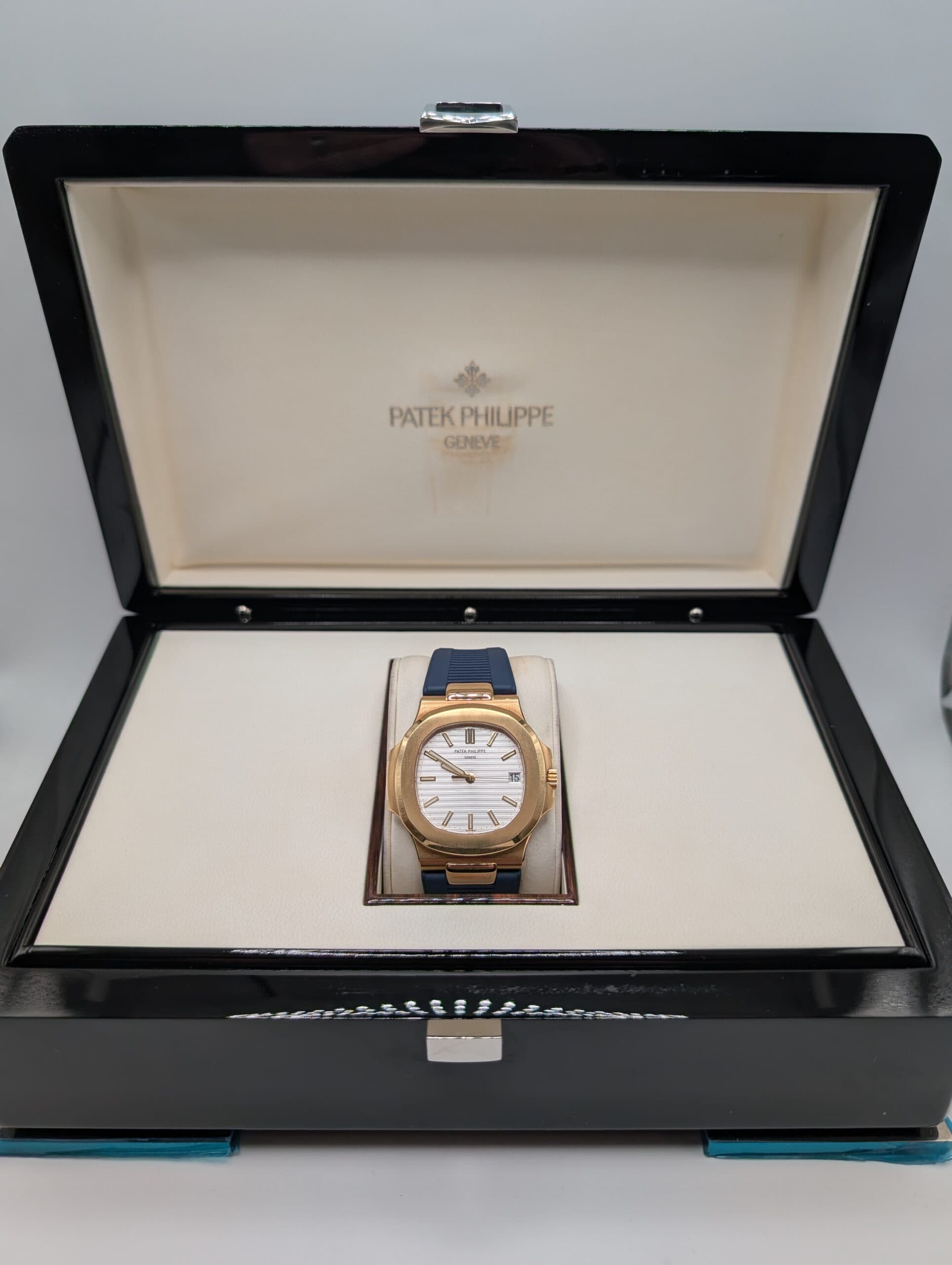 Patek Philippe Nautilus 5711J-001 - Front