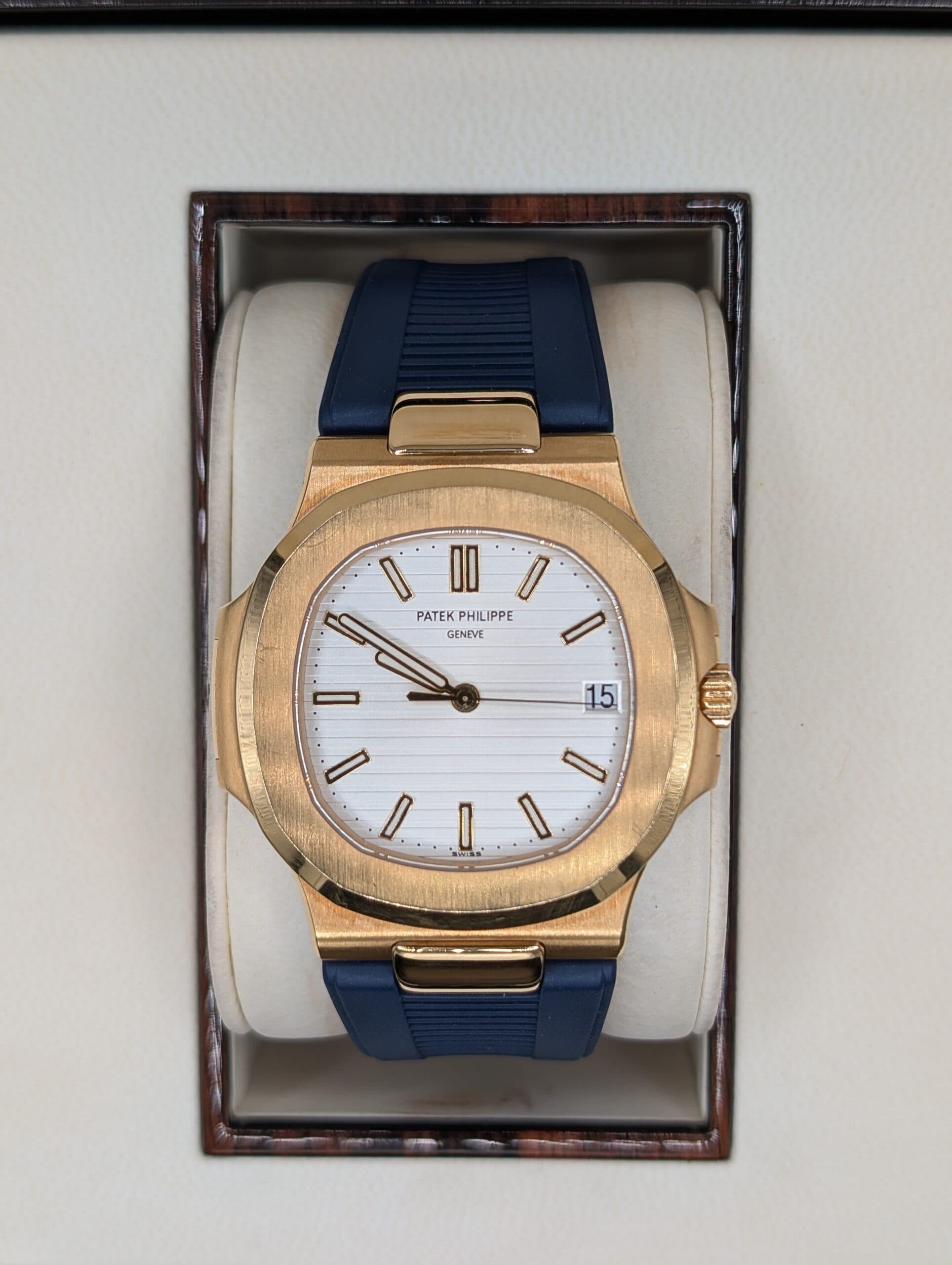Patek Philippe Nautilus 5711J-001 - Zoomed In