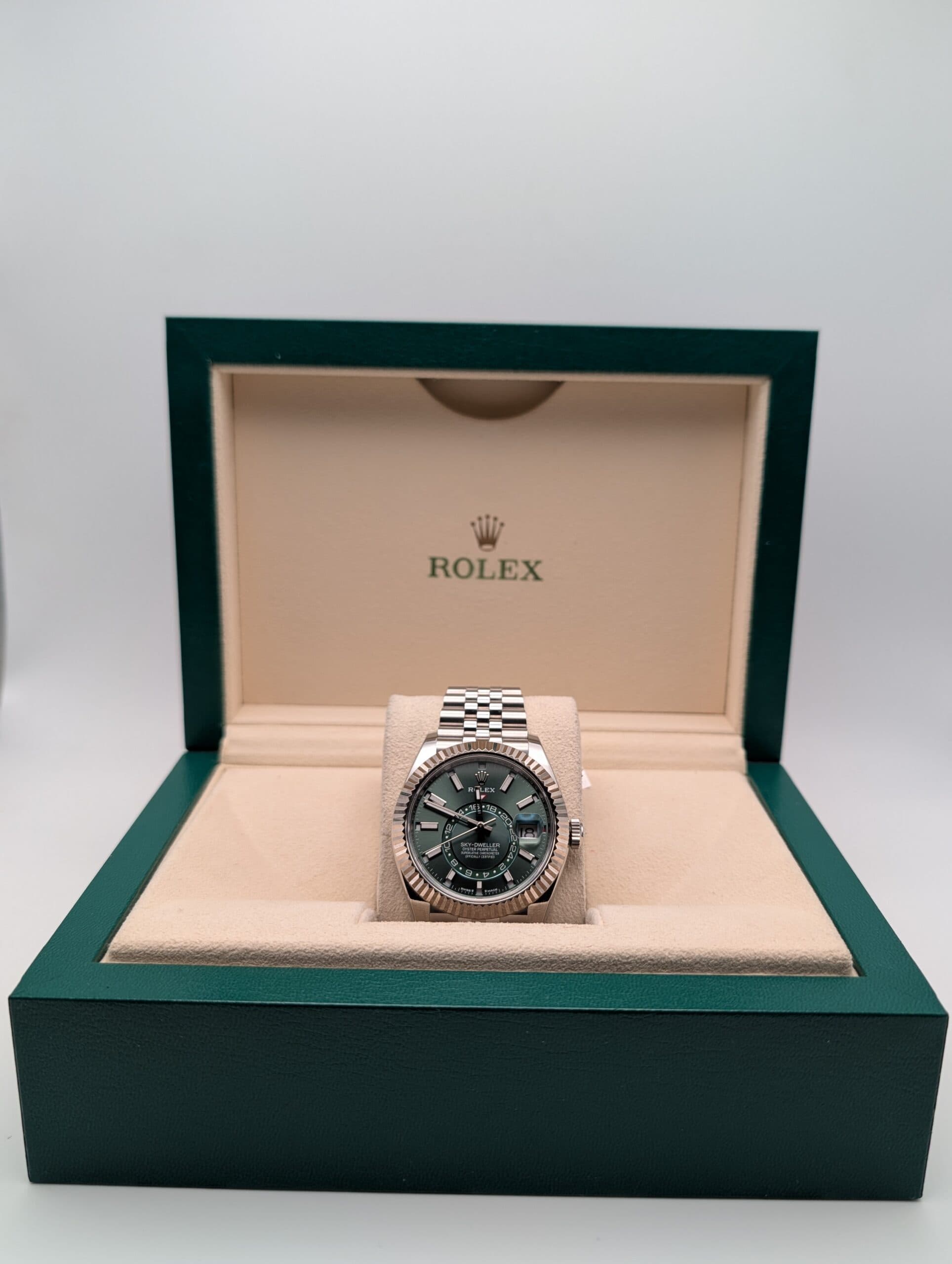 Rolex - Sky-Dweller - 336934 - Front