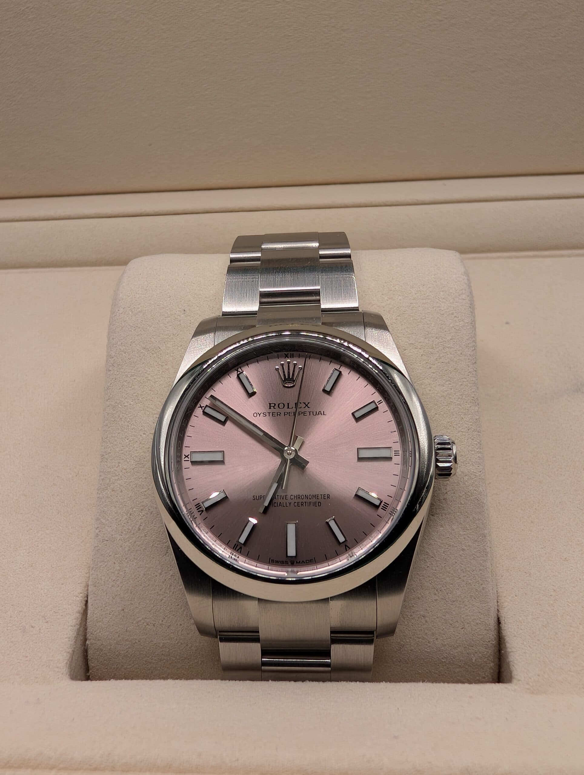 Rolex Oyster Perpetual 34 - 124200 - Zoomed In