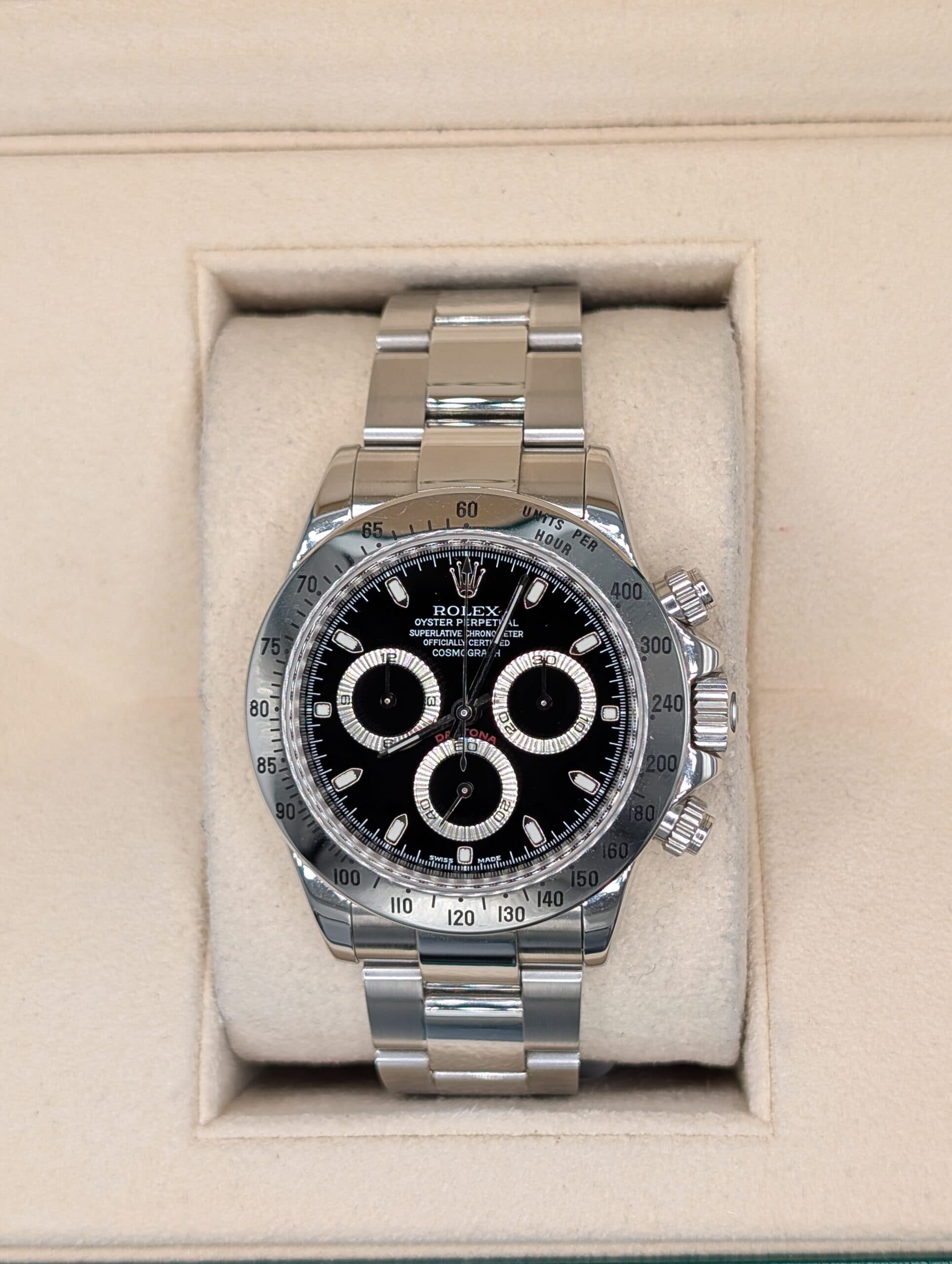 Rolex - Daytona - 116520 - Zoomed In
